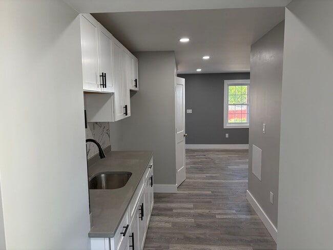 Building Photo - Fully Renovated 2 Bed 1 Bath Townhouse Style Row Home Now Available