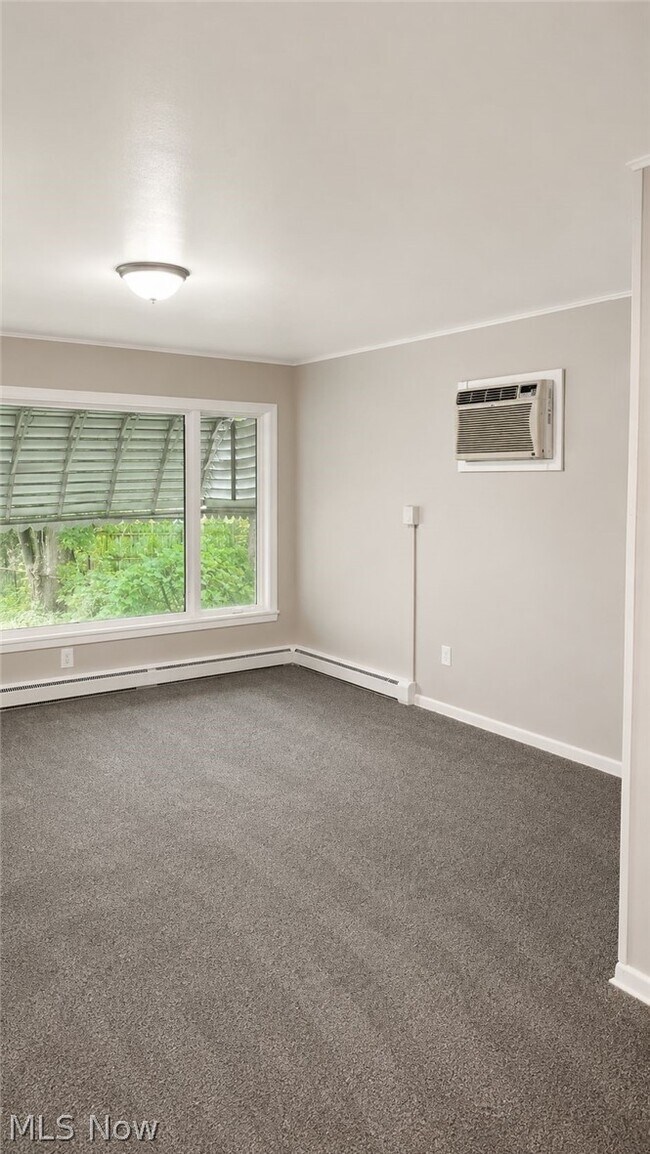 Building Photo - 1362 Shaw View Ave