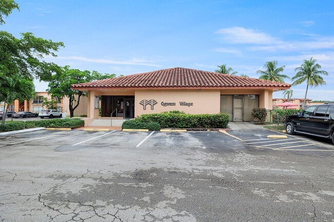 Building Photo - 7155 Miami Lakes Dr