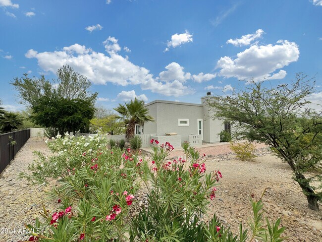 Building Photo - 15036 N Dogwood Ln