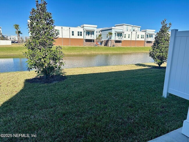 Building Photo - 181 Brandon Lks Dr