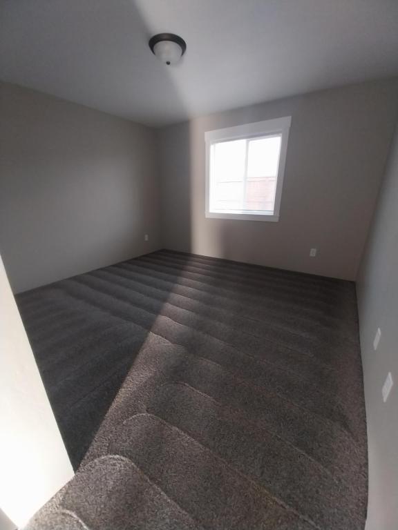 Building Photo - 171 SW Jefferson Rd