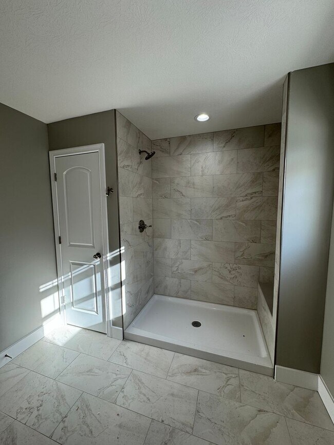 Building Photo - 4 Bedroom Single Family Home - WEST LAFAYETTE