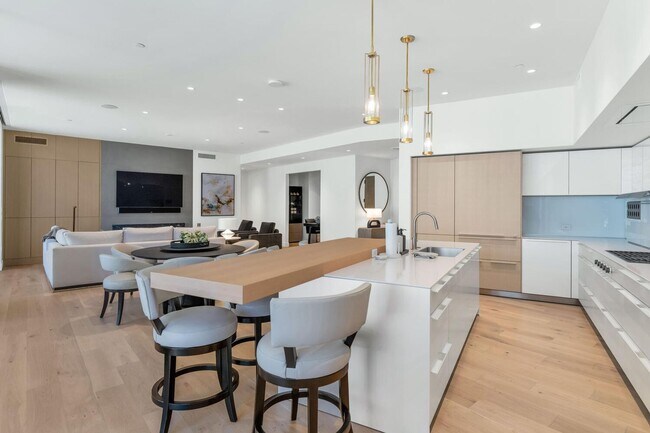 Building Photo - 5000 N Camelback Rdg Dr