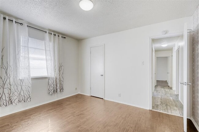Building Photo - 6601 Skycrest Dr