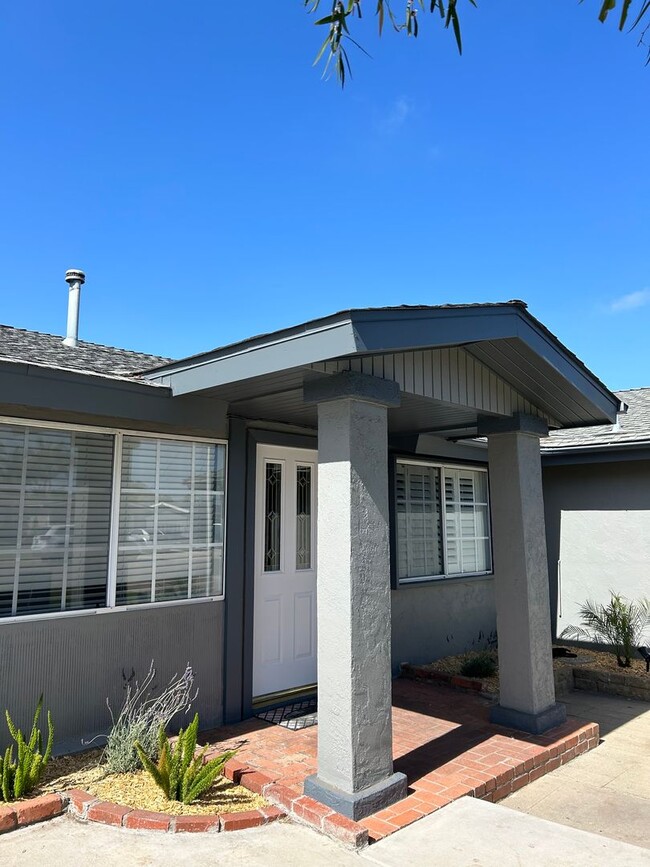 Building Photo - 4 BR/2 BA House