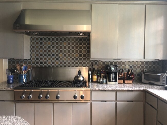 Building Photo - 1140 Roosevelt Trail