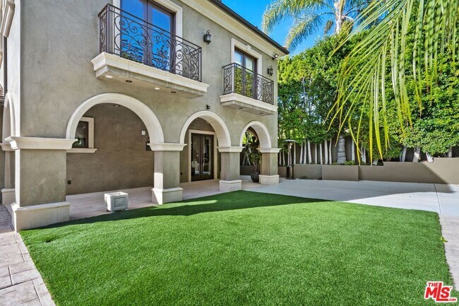 Building Photo - 2108 San Ysidro Dr