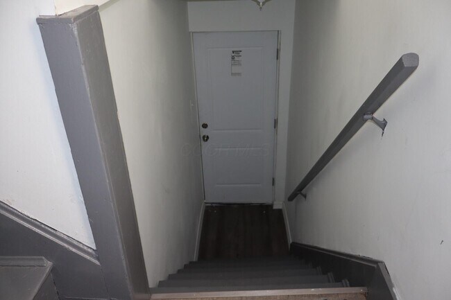 Building Photo - 2233 Groveport Rd