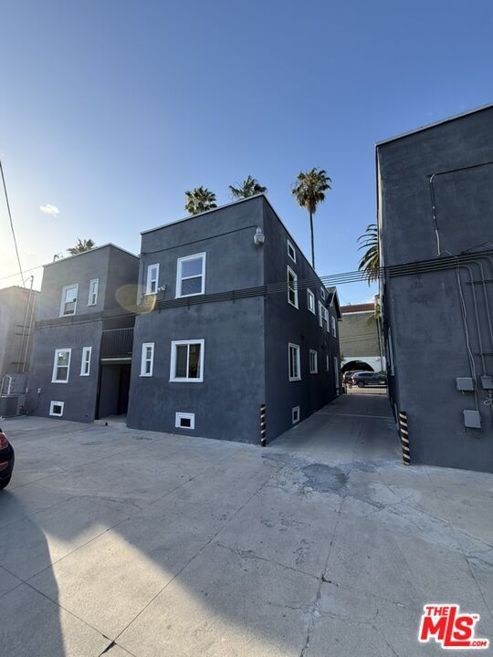 Building Photo - 5530 Franklin Ave