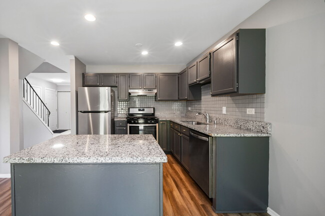 Building Photo - 3060 Winchester Ct W