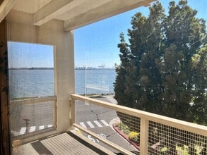 Building Photo - Large furnished one bedroom with spectacular water views