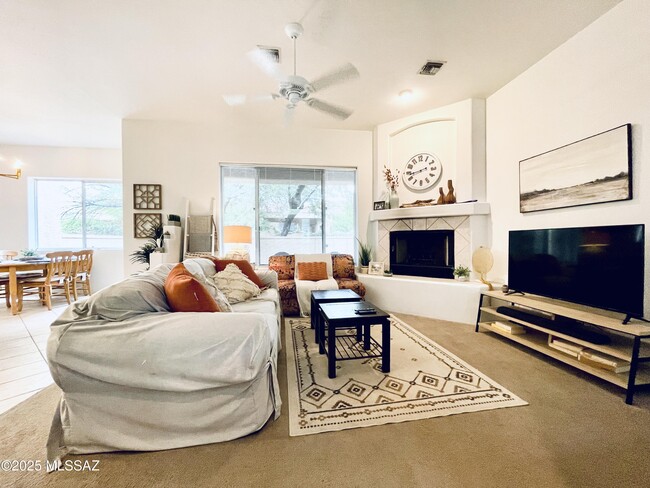 Building Photo - 12683 N Sleeping Coyote Dr