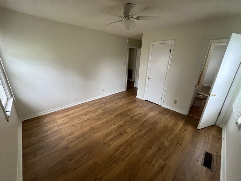 Building Photo - 128 N Leland Dr