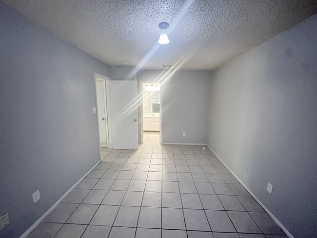 Building Photo - 7508 Oak Chase