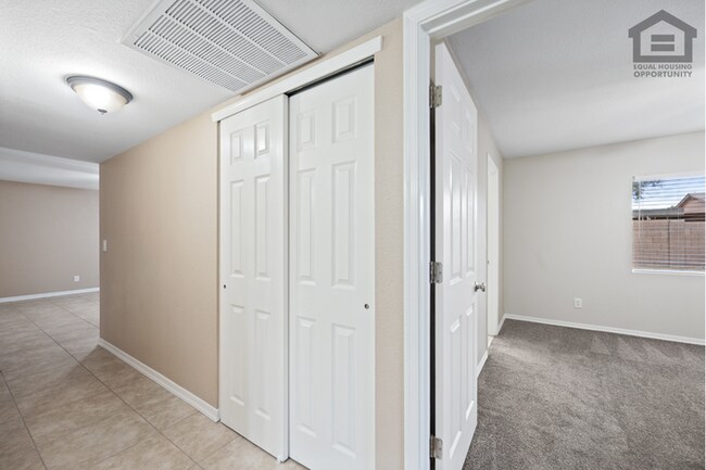 Building Photo - 3Bed/2Bath House at Thunderbird/59th Ave! Ready for Immediate Move-In! – RV GATE!