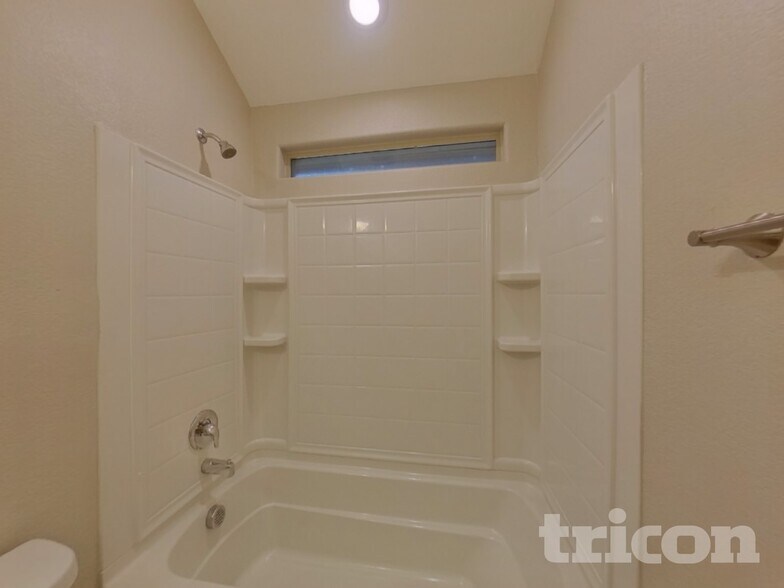 Building Photo - 752 Rutherford Dr