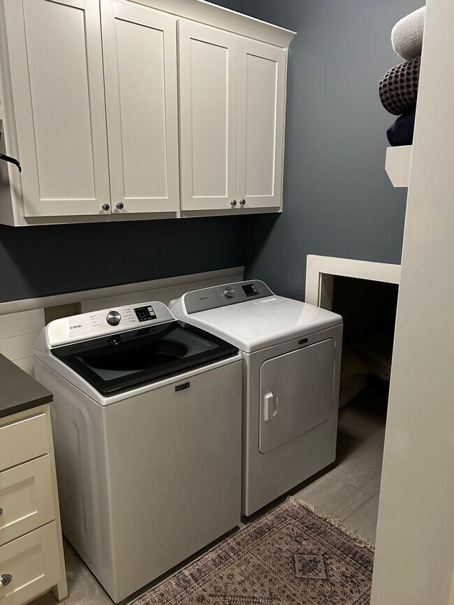 Building Photo - UNFURNISHED Beautiful Large Home Available Now on North Walnut in Fayetteville !!