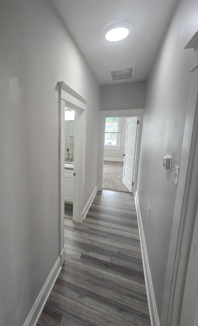 Building Photo - RENOVATED 3 BEDROOM HOME FOR RENT IN OAKWO...