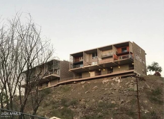 Building Photo - 1057 E Butler Dr