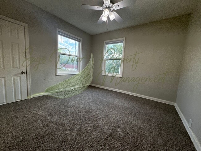 Building Photo - UPSTAIRS LOFT SPACE!!!