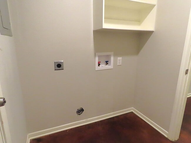 Building Photo - Updated 2 Bedroom, 1 Bath Duplex in Whiteh...