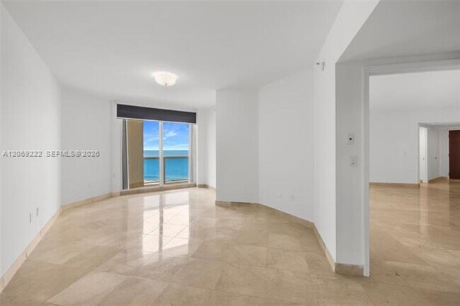 Building Photo - 9559 Collins Ave