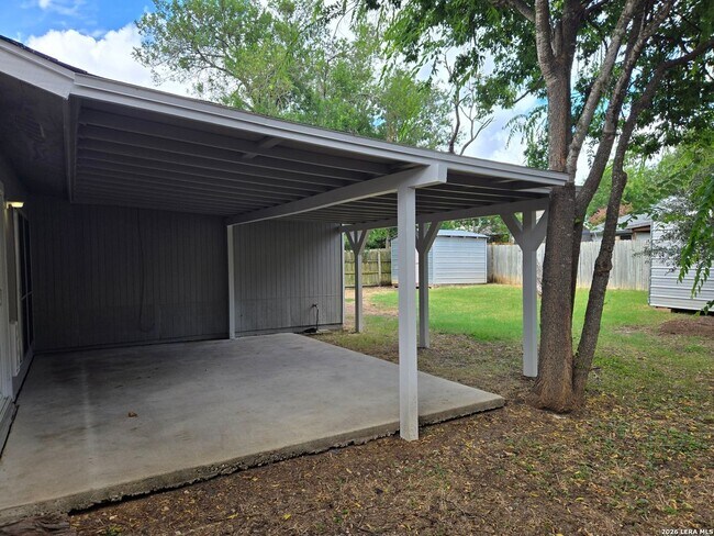 Building Photo - 11815 Broadwood St