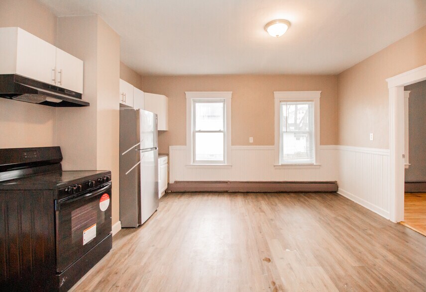 Building Photo - 77 Cohasset St