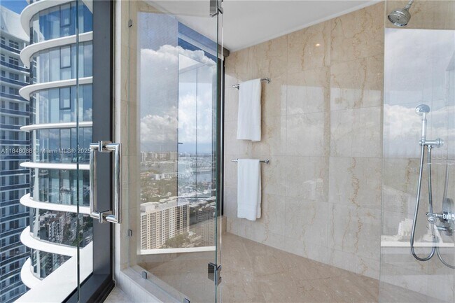 Building Photo - 15701 Collins Ave