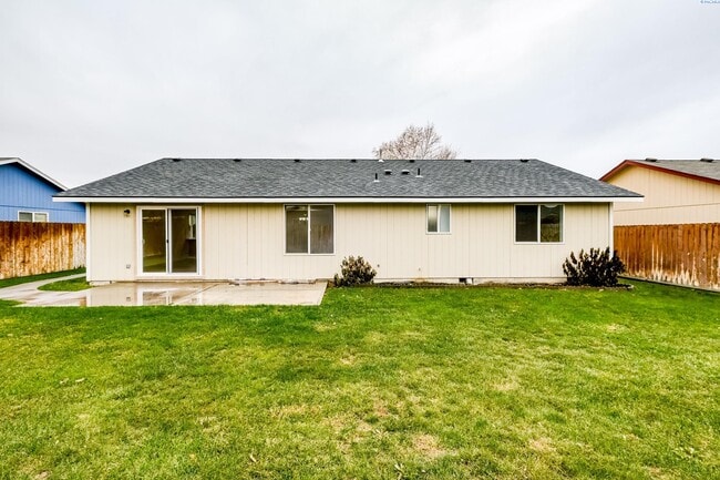 Building Photo - Nice Home, Yard care Included