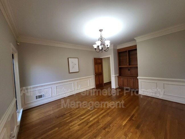 Building Photo - 2438 Kings Arms Dr