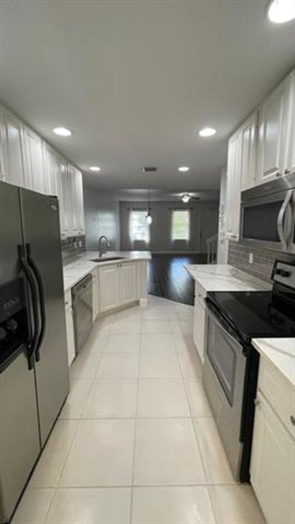 Building Photo - 3264 W Community Dr