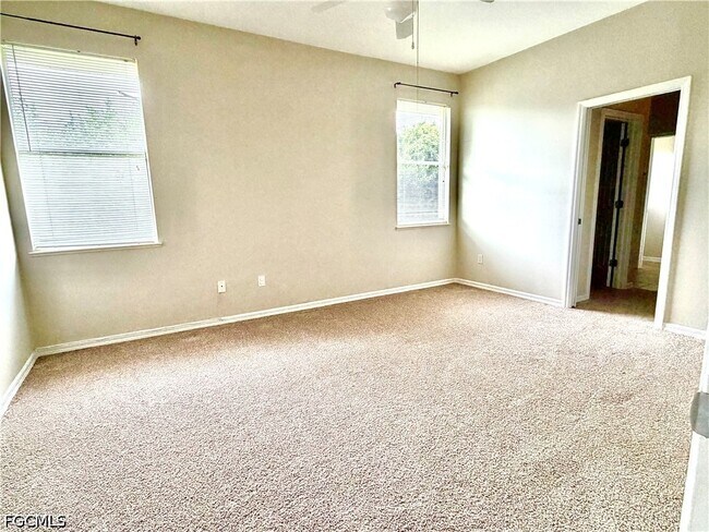 Building Photo - 1466 Argyle Dr