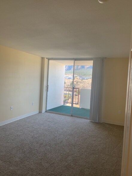 Building Photo - 921 Green Star Dr