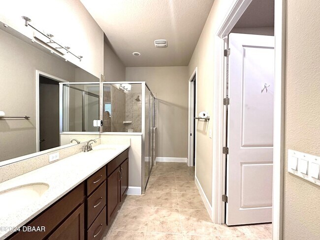 Building Photo - 6326 Hanfield Dr