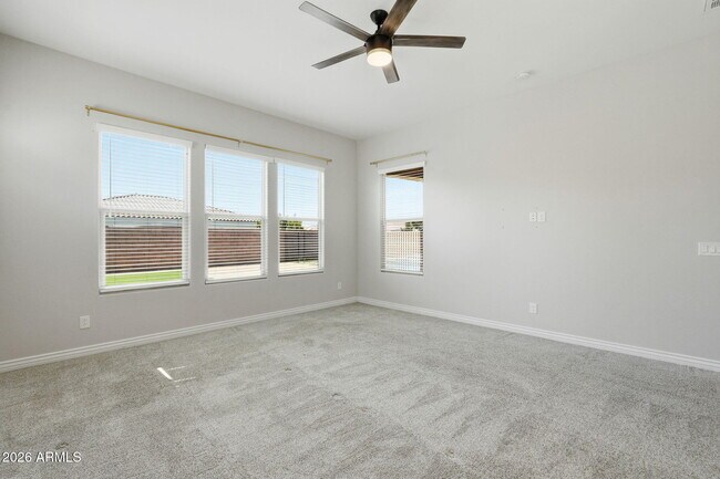 Building Photo - 10631 E Thatcher Ave