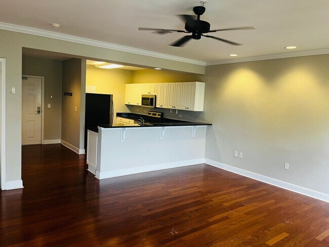 Building Photo - 1 Bed, 1 Bath at Carolina Walk - Steps from Williams Brice Stadium!