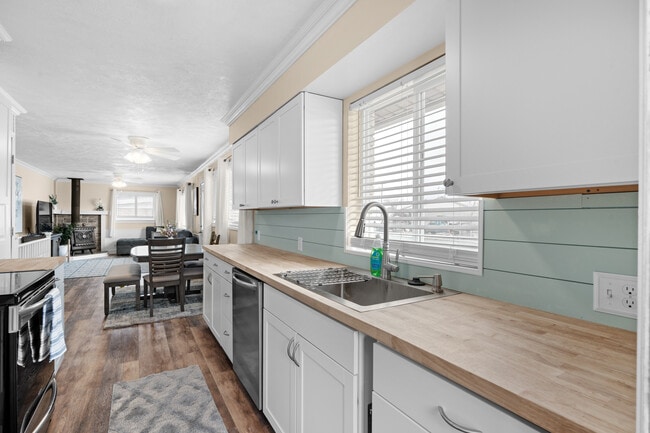 Building Photo - 428 Edwards Ave