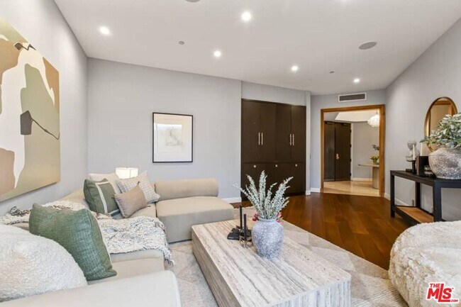 Building Photo - 300 N Swall Dr