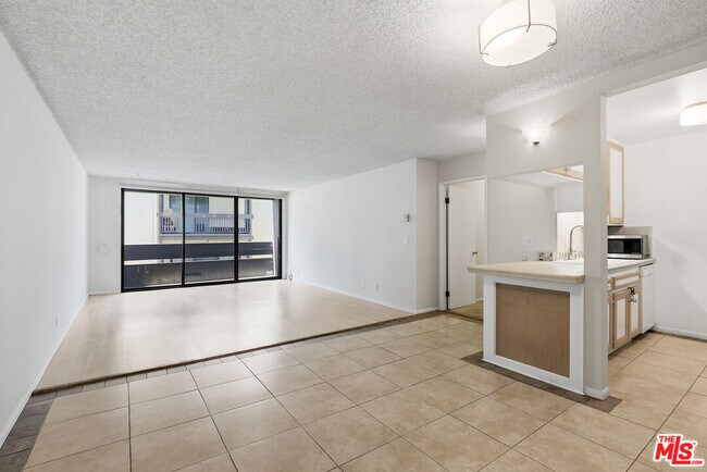 Building Photo - 7777 W 91st St