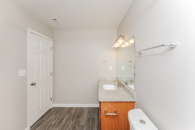 Building Photo - 122 Village Pkwy