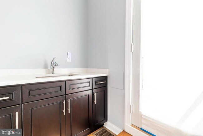 Building Photo - 153 Levering St