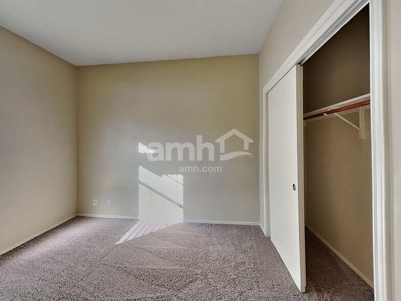 Building Photo - 2326 Loquat Ln