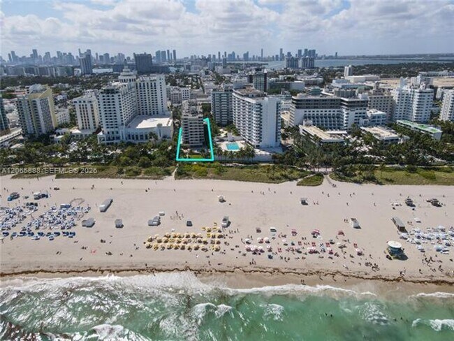 Building Photo - 1621 Collins Ave