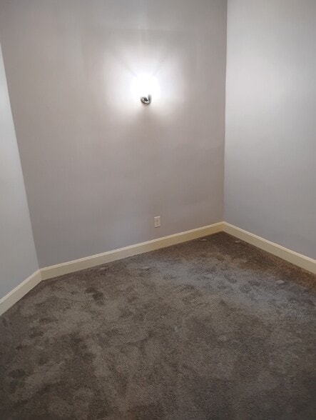 BR opposite wall - 2301-2303 W McKinley Ave