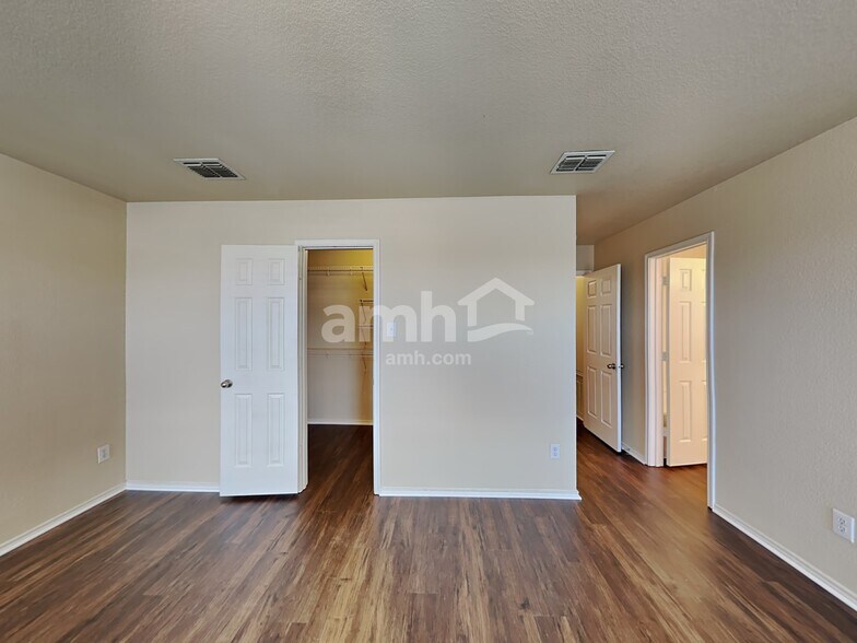 Building Photo - 1424 Evergreen St