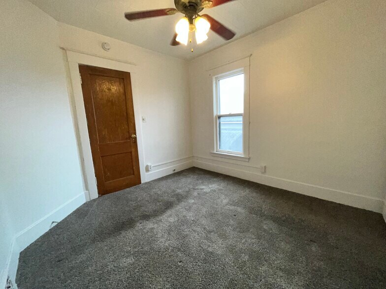 Building Photo - 239 Ann St NE