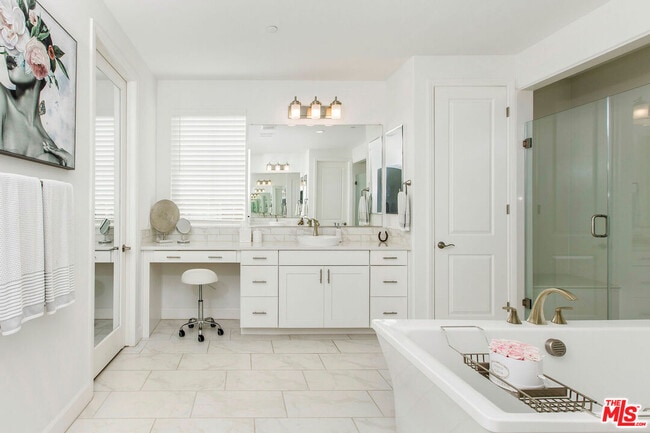 Building Photo - 24407 Clear Creek Pl