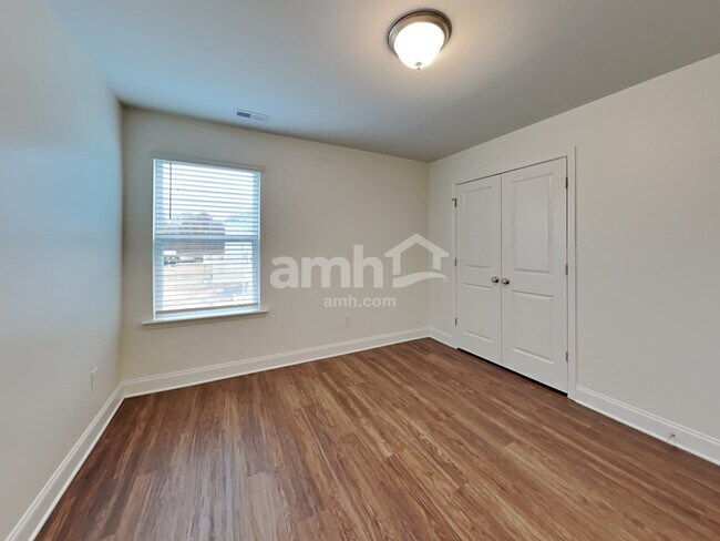 Building Photo - 2200 Brook Enclave Trail